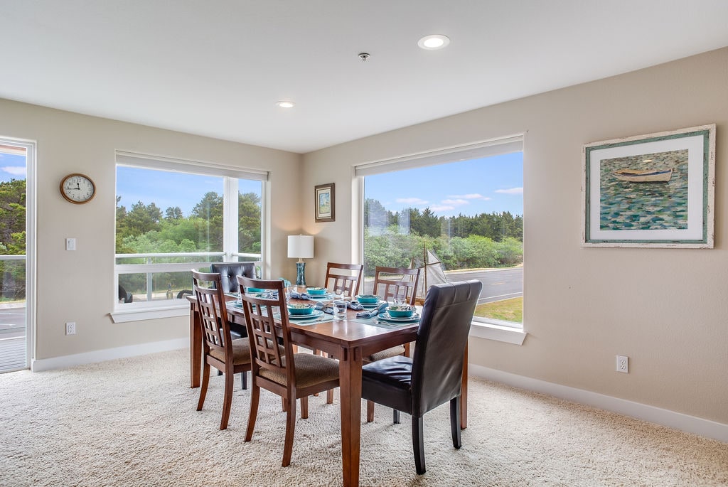 spacious-2-br-beach-king-bed-hot-tub/