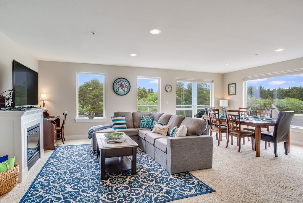 spacious-2-br-beach-king-bed-hot-tub/