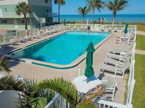 Oceanfront, Private balcony & Beach, Heated Pool