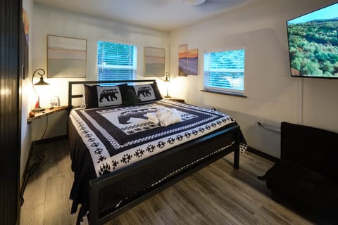 Stylish Bungalow Steps from the Pigeon Forge Parkway