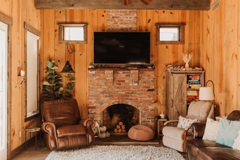 Dive into your favorite book as you curl up under the reading lamp for a relaxing escape. This is also the perfect place for grandma or grandpa to relax while the grands run amuck.
