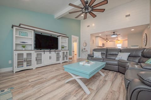 Family friendly coastal home min from beach/bay!