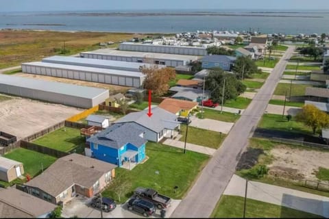 Family friendly coastal home min from beach/bay!
