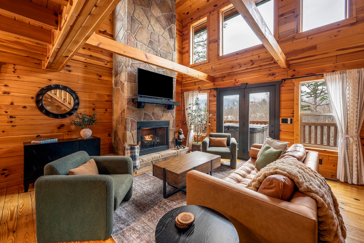 Daverans Beautiful and Peaceful Log cabin image 1