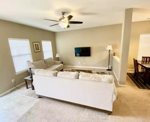 Quiet and Beautiful House in a WONDERFUL location!