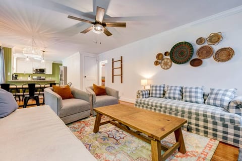 Double House - Sleeps 16 Walking Distance to WFU