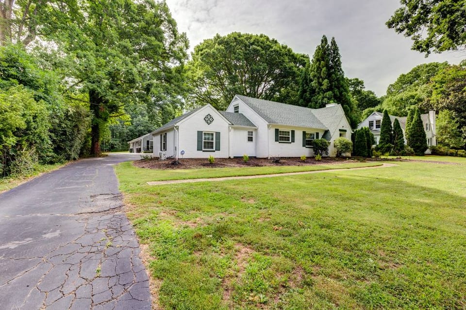Double House - Sleeps 16 Walking Distance to WFU - Winston-Salem