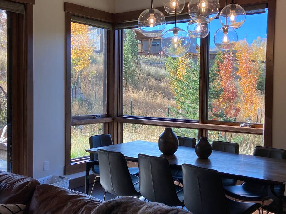 Luxe Mountain Modern Home in Summit Sky Resort close to skiing