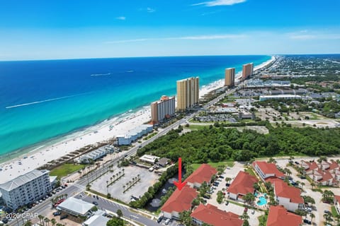 No need to drive! Horizon South offers convenient beach access just a quick walk away, making beach days simple and stress-free.