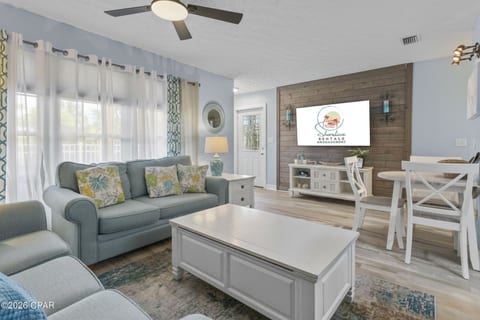 Welcome to Seaclusion at Horizon South 🌴 Relax in this cozy Panama City Beach getaway located on the desirable West End, just a quick walk to the sugar-white sand and emerald Gulf waters!