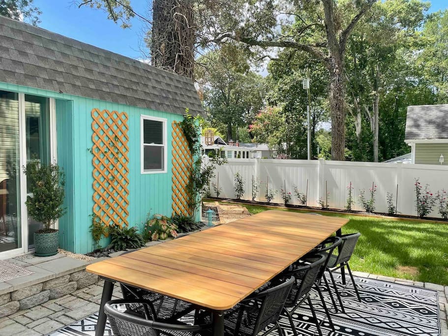 Huge Beach Home | 2 King Bds | Backyard Dining
