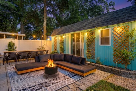Cozy fire pit patio with stylish seating and outdoor dining