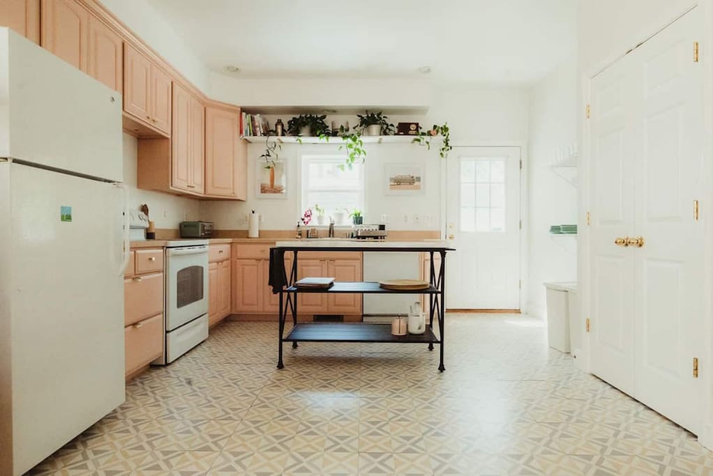 Huge Beach Home | 2 King Bds | Backyard Dining