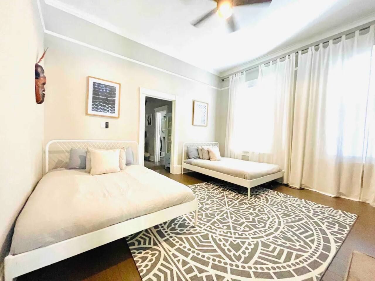 Historic Victorian hot tub 5/4 Beltline Sleeps 22