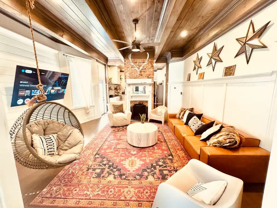 The Modern Victorian Charmer Hot Tub 5 bedroom 4 bath - Atlanta