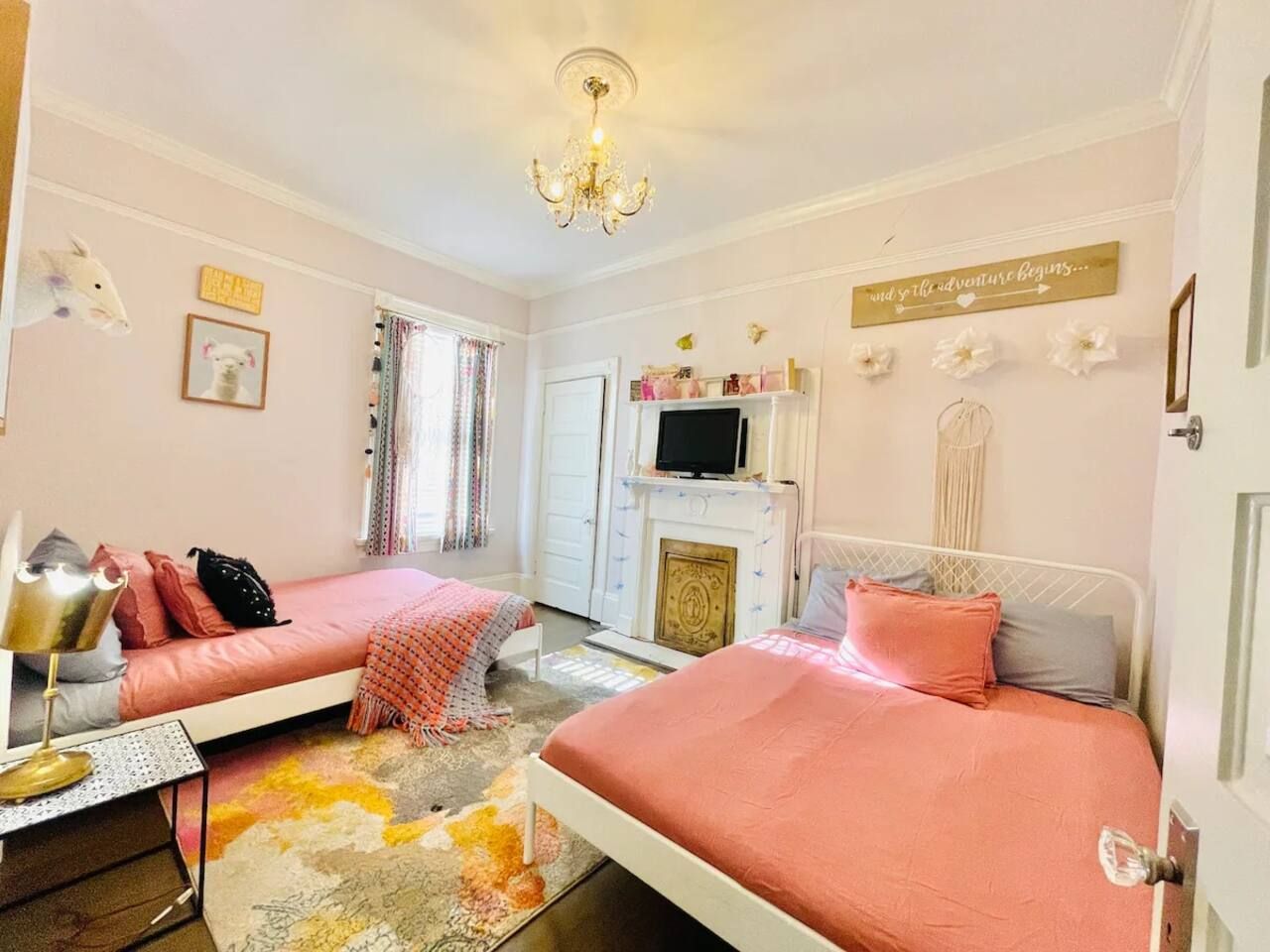Historic Victorian hot tub 5/4 Beltline Sleeps 22