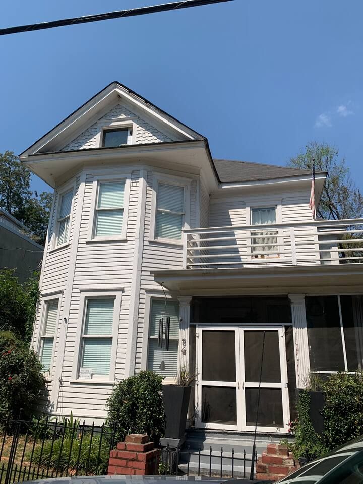 Historic Victorian hot tub 5/4 Beltline Sleeps 22
