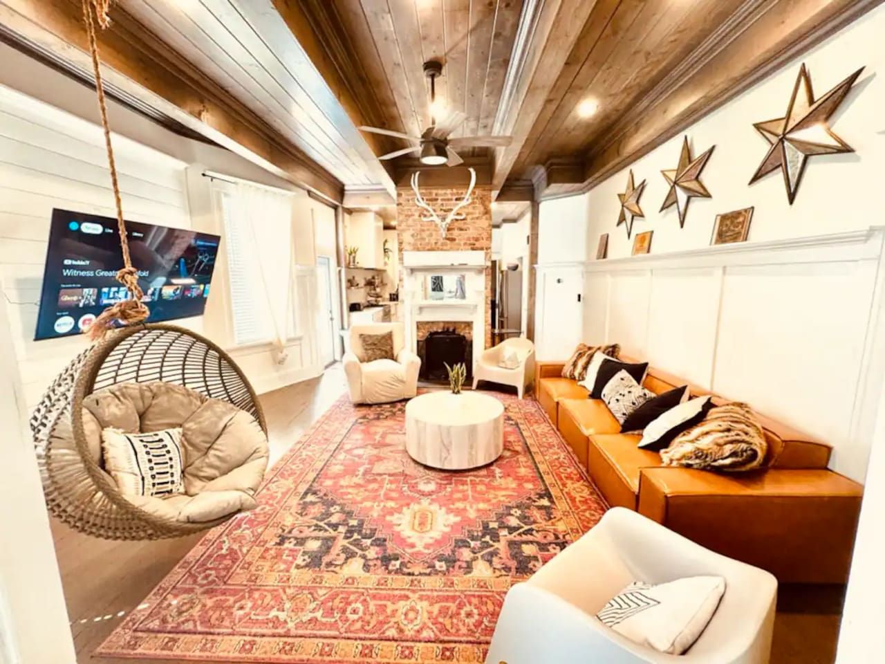 Historic Victorian hot tub 5/4 Beltline Sleeps 22