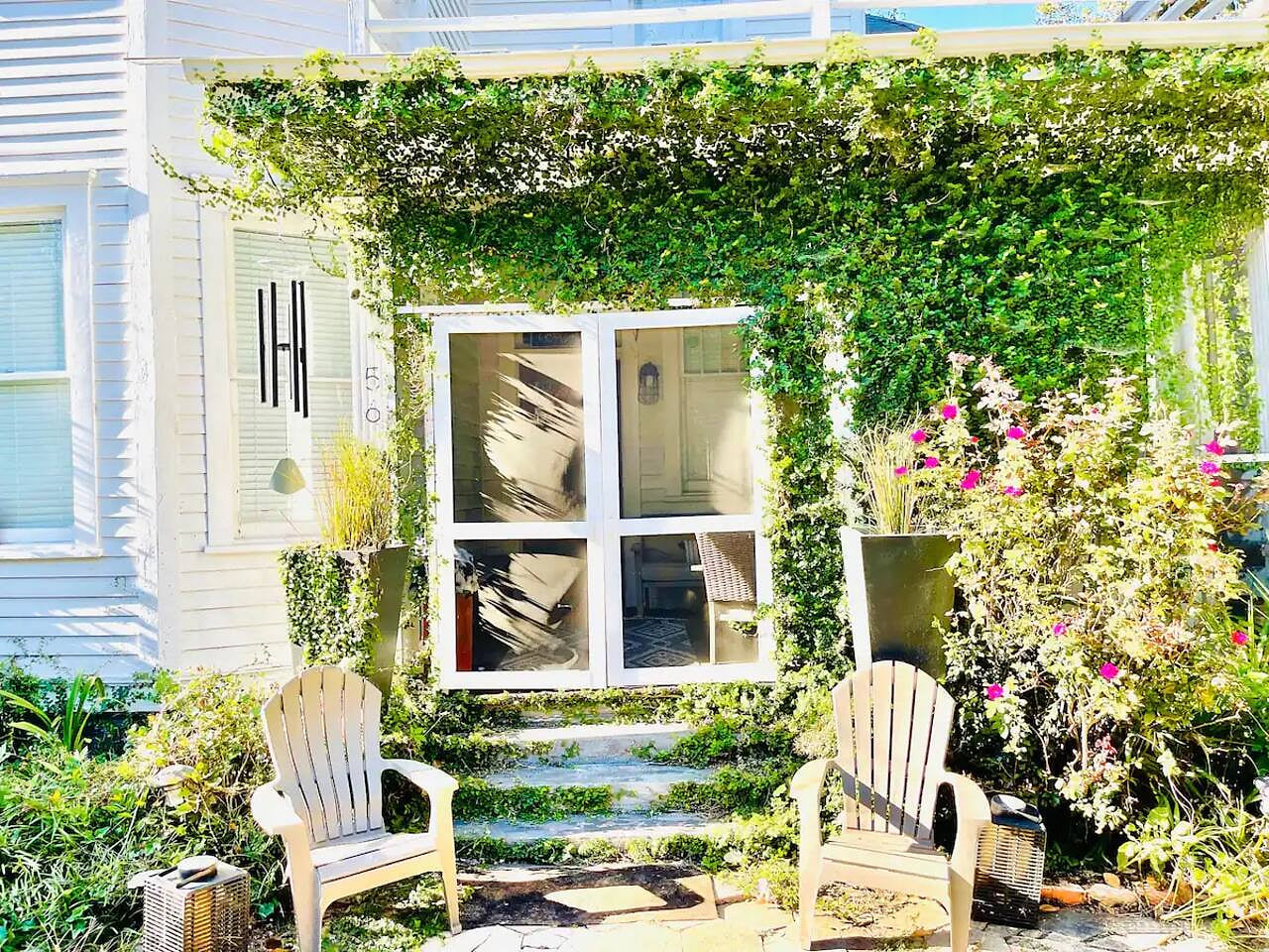 Historic Victorian hot tub 5/4 Beltline Sleeps 22