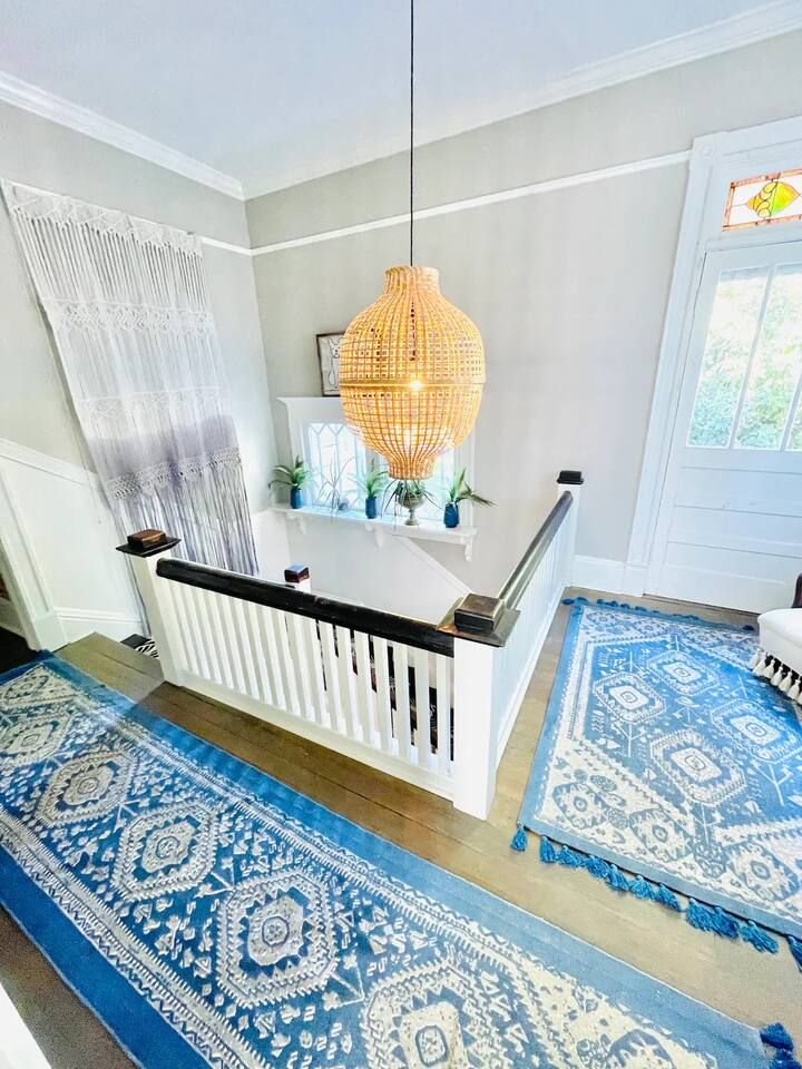 Historic Victorian hot tub 5/4 Beltline Sleeps 22