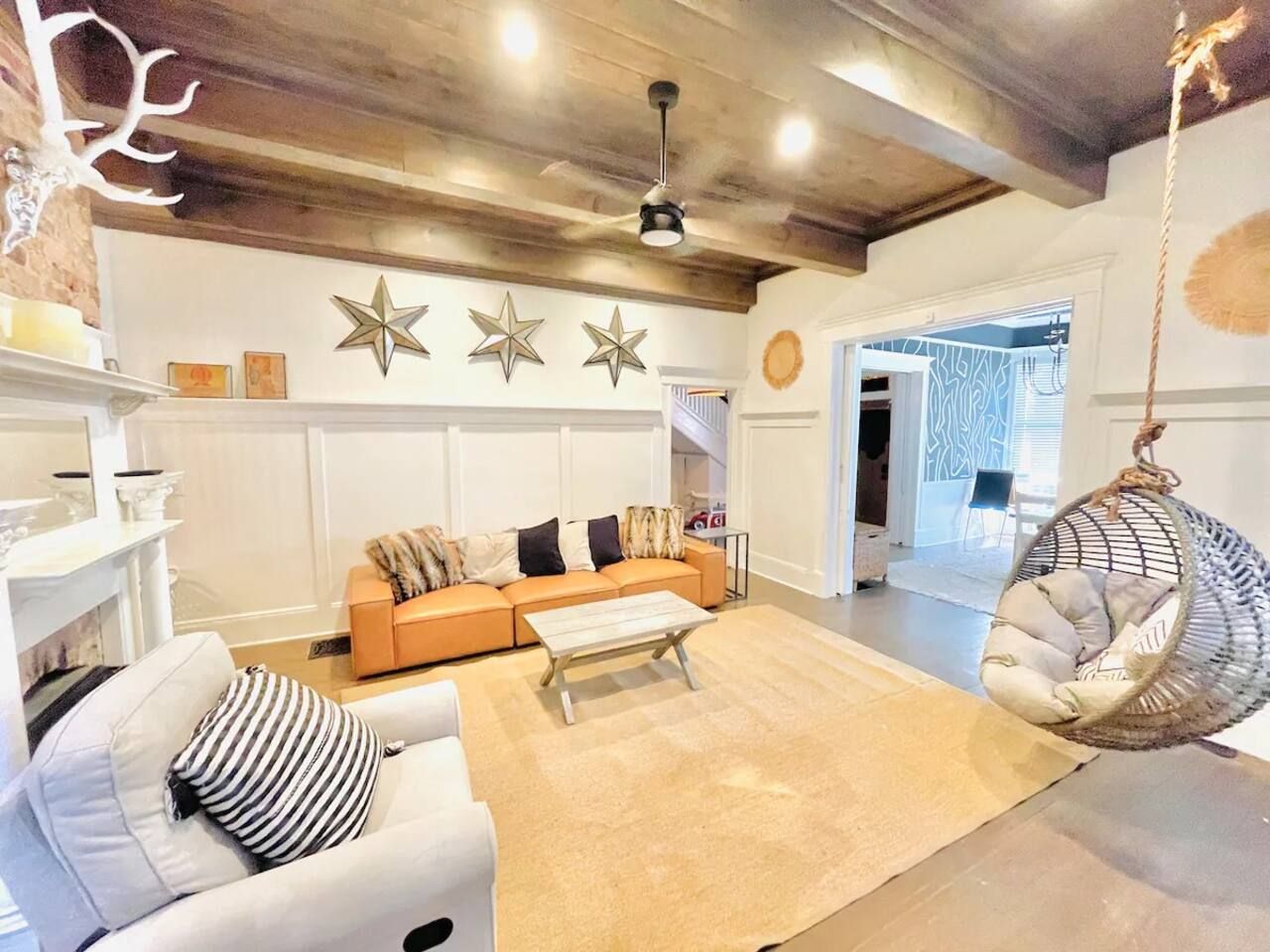 Historic Victorian hot tub 5/4 Beltline Sleeps 22