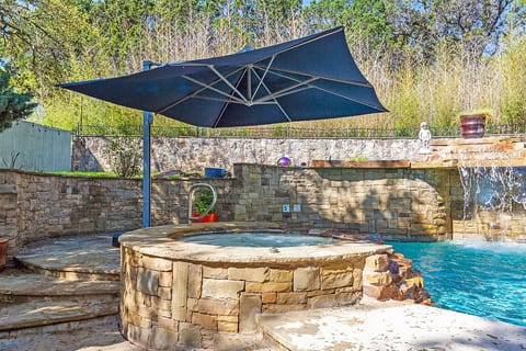 100 degrees outside? You wouldn’t know it under your resort-style umbrella surrounded by mature live oaks and bamboo. Truly paradise!