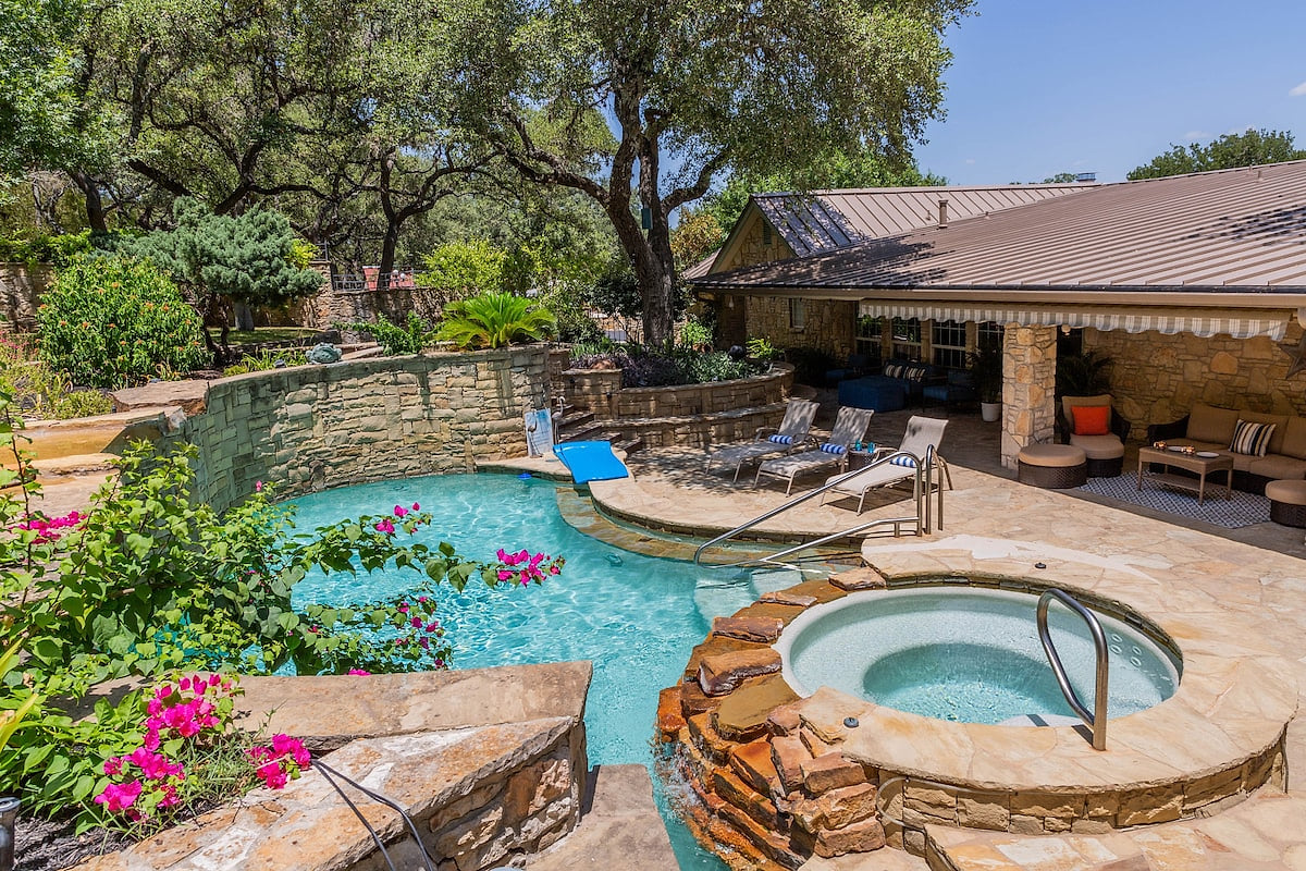 Private pool, surrounded by mature live oaks. Heated during the cooler months and remains pleasant in the hot months, due to shade from the oaks. 
Your own private backyard oasis. Enjoy your favorite tunes with provided Sonos Wifi surround sound. 