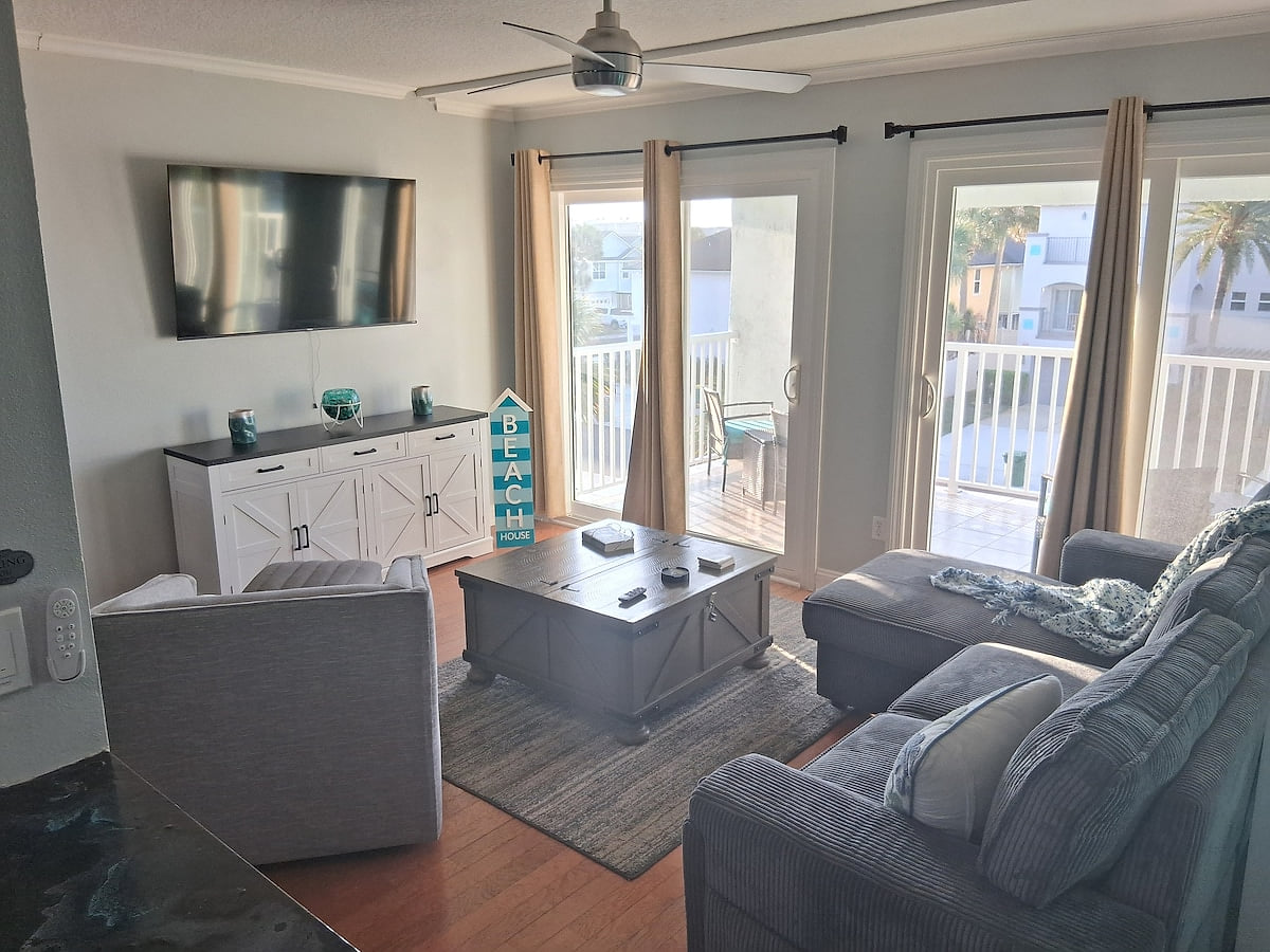 Plenty of natural light from large patio doors, leading to oversized balcony. 