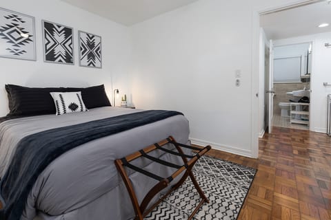 Blue Bungalow near downtown GNV