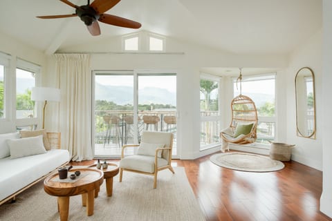 Mountain Waterfall Views, 3BR "Makana Breeze"