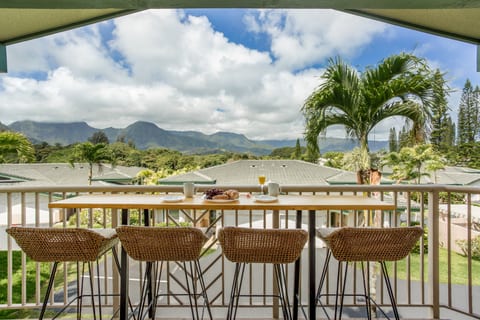 Mountain Waterfall Views, 3BR "Makana Breeze" 