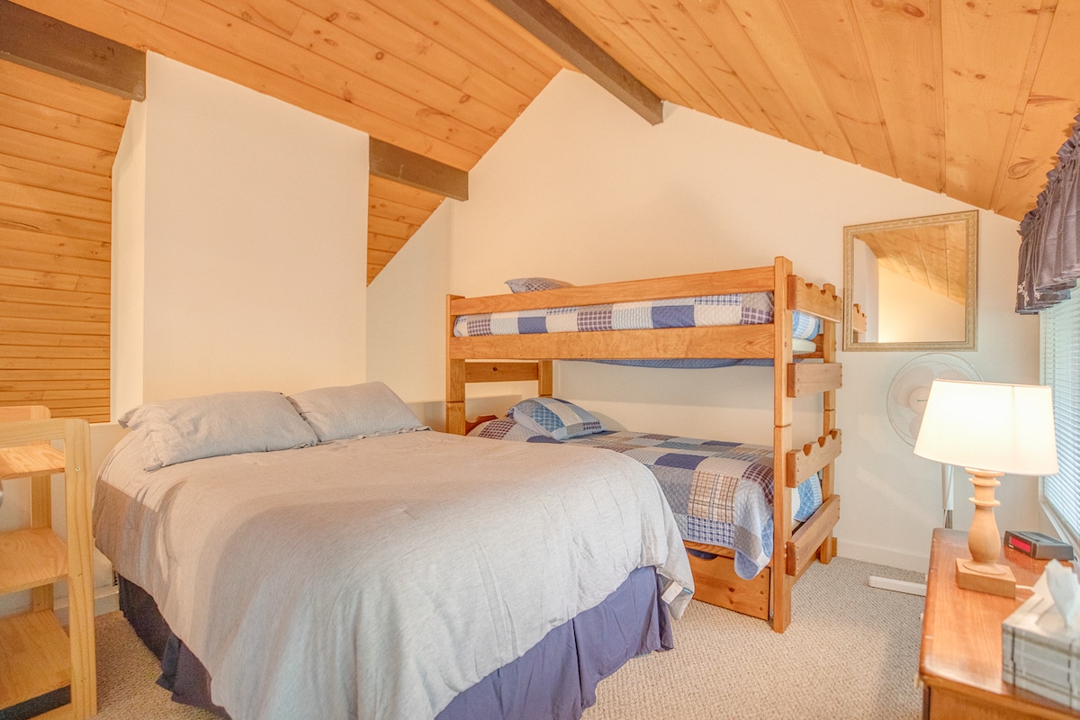 2 Bed / 1 Bath Loft Style Townhome @ Loon MTN