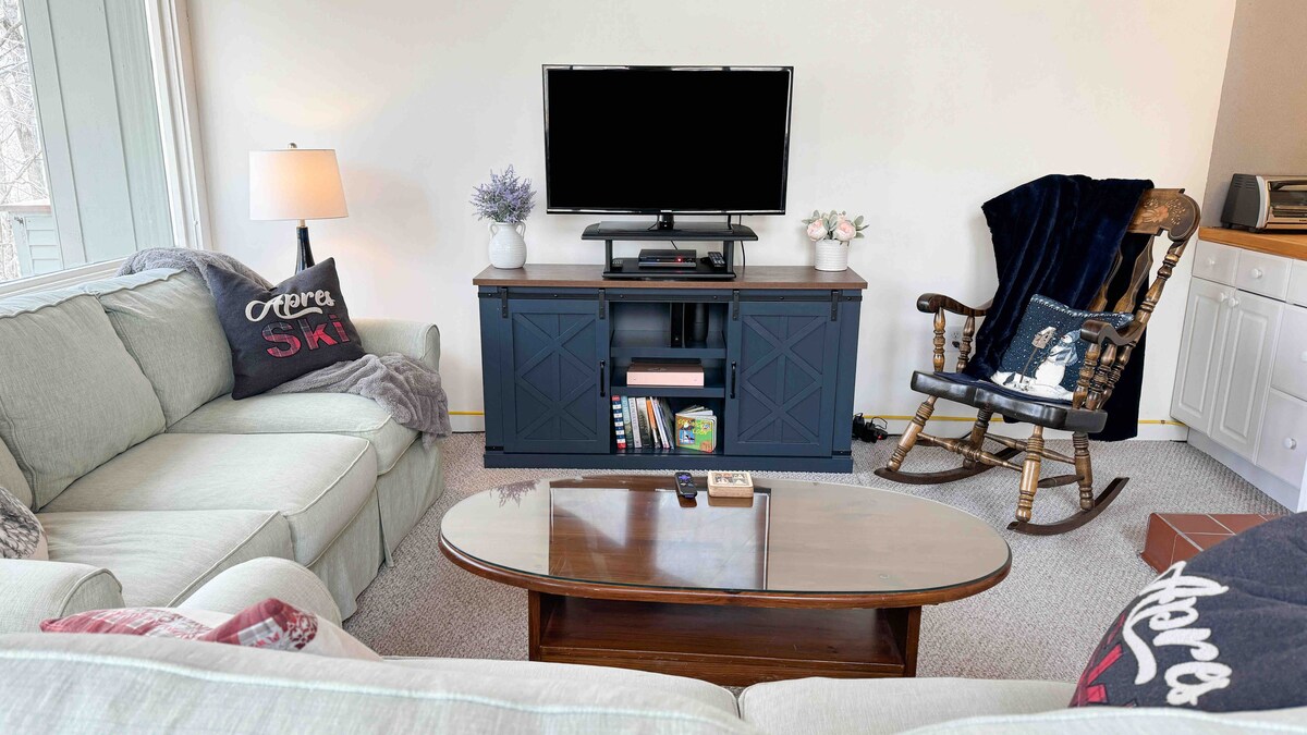 2 Bed / 1 Bath Loft Style Townhome @ Loon MTN