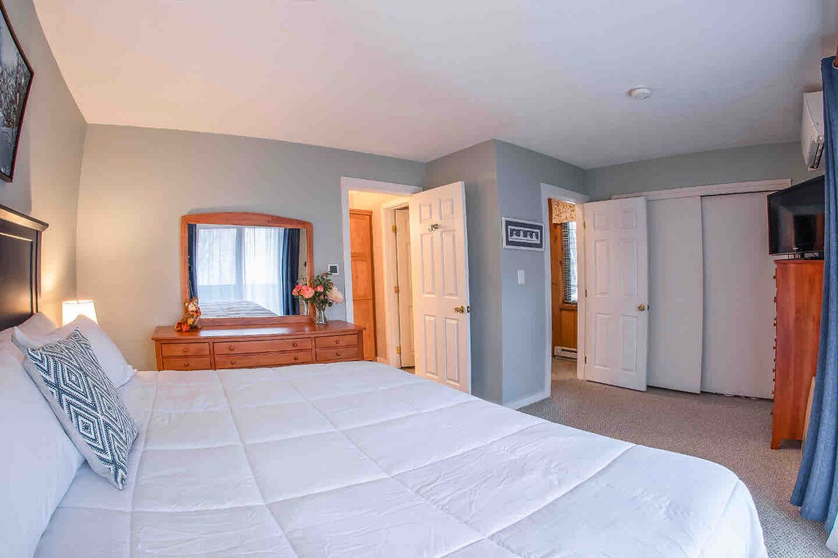 2 Bed / 1 Bath Loft Style Townhome @ Loon MTN