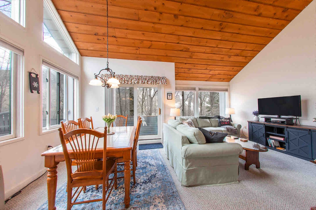 2 Bed / 1 Bath Loft Style Townhome @ Loon MTN