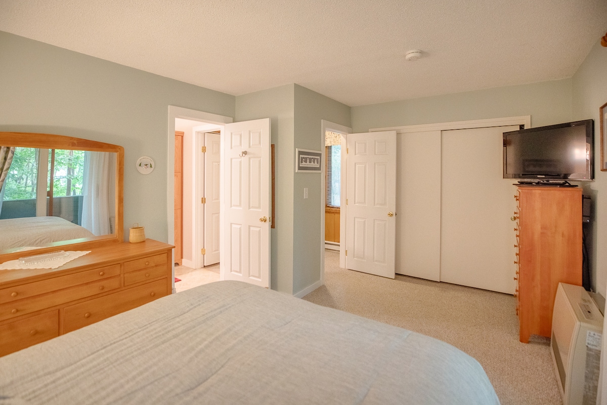 2 Bed / 1 Bath Loft Style Townhome @ Loon MTN