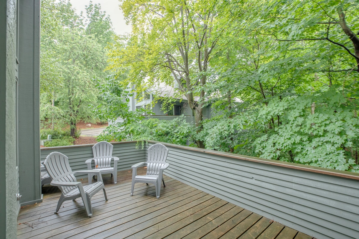 2 Bed / 1 Bath Loft Style Townhome @ Loon MTN