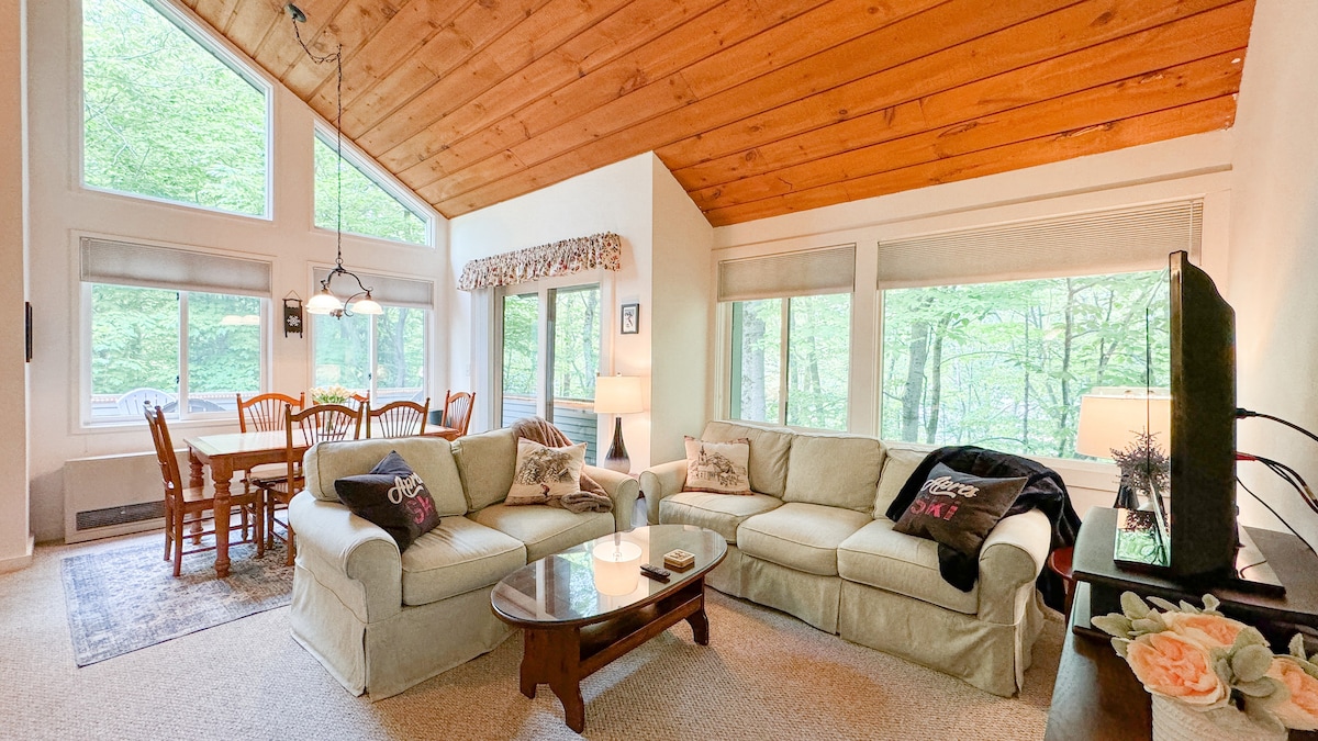 2 Bed / 1 Bath Loft Style Townhome @ Loon MTN