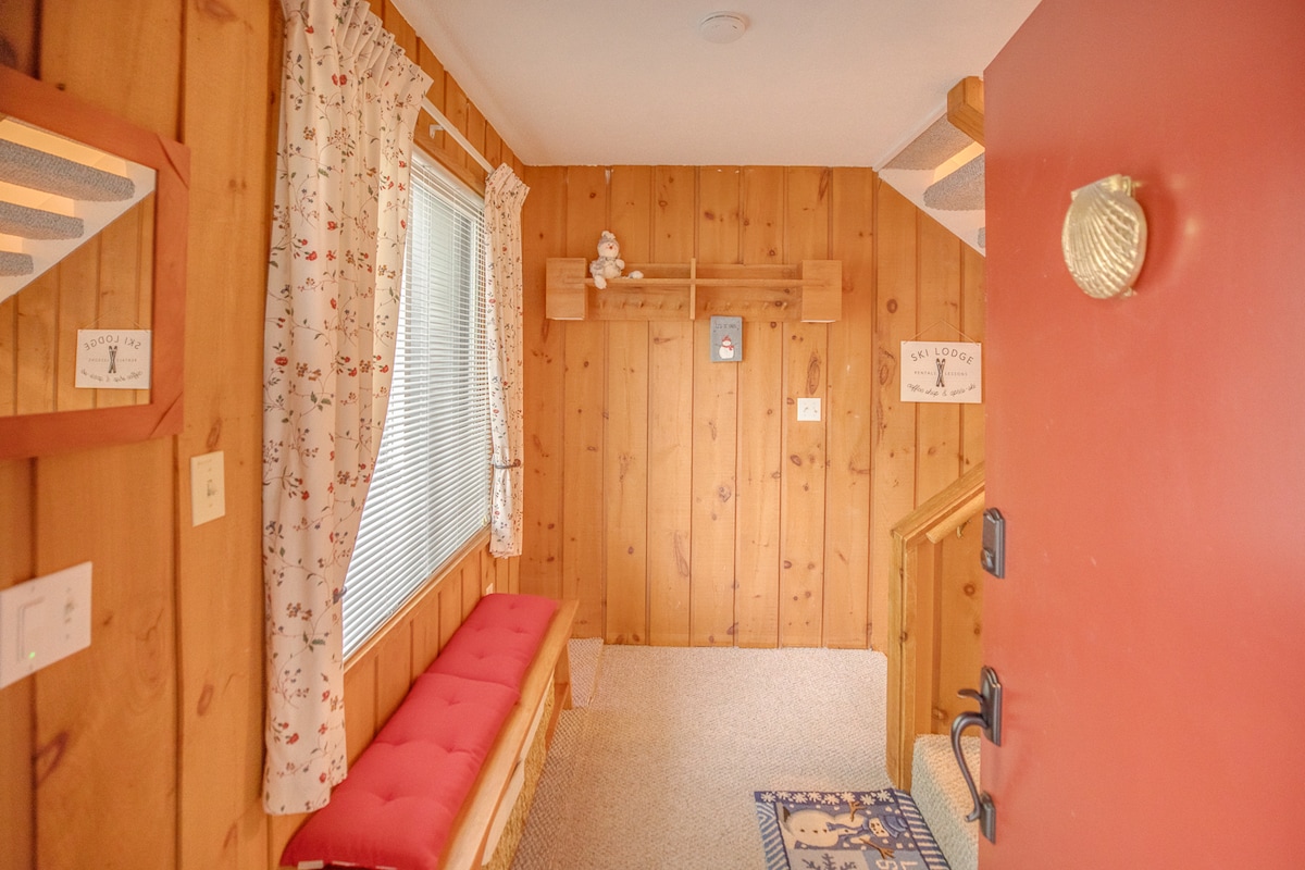 2 Bed / 1 Bath Loft Style Townhome @ Loon MTN