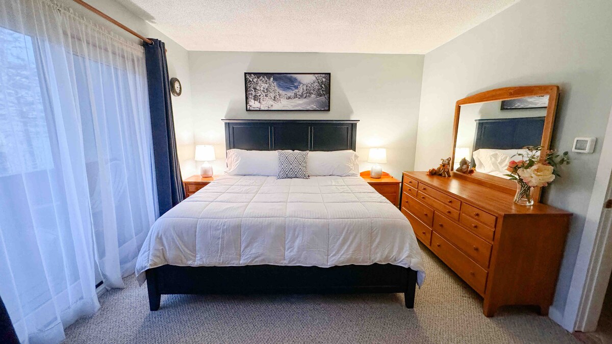 2 Bed / 1 Bath Loft Style Townhome @ Loon MTN