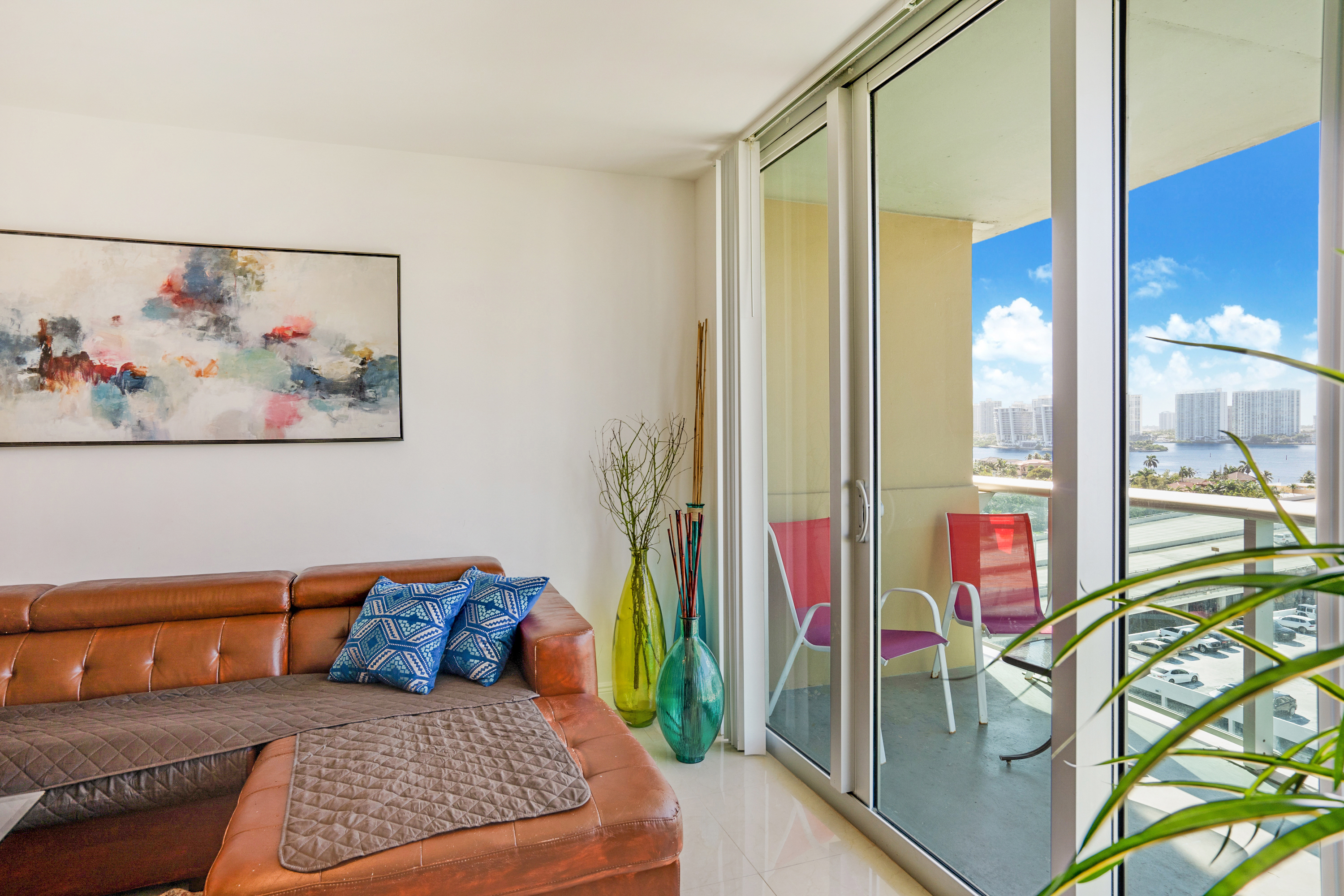 Living room with a terrace/balcony