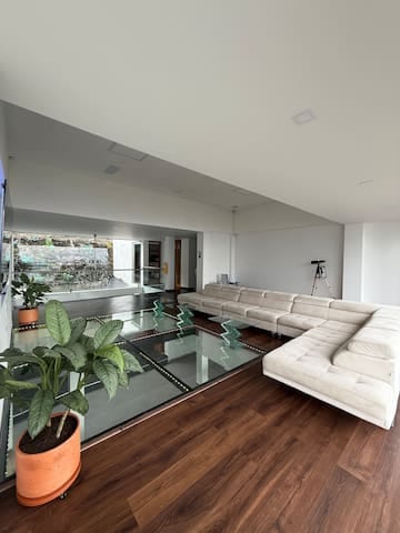 Nomad | Breathtaking 180° Panoramic View