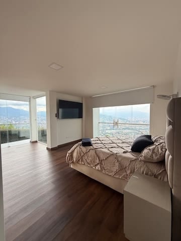 Nomad | Breathtaking 180° Panoramic View