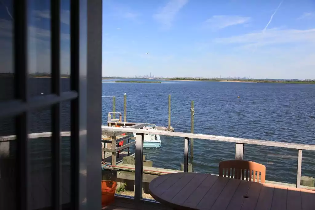 Waterfront Vacation Home - New York Waterfront Vacation Home - New York