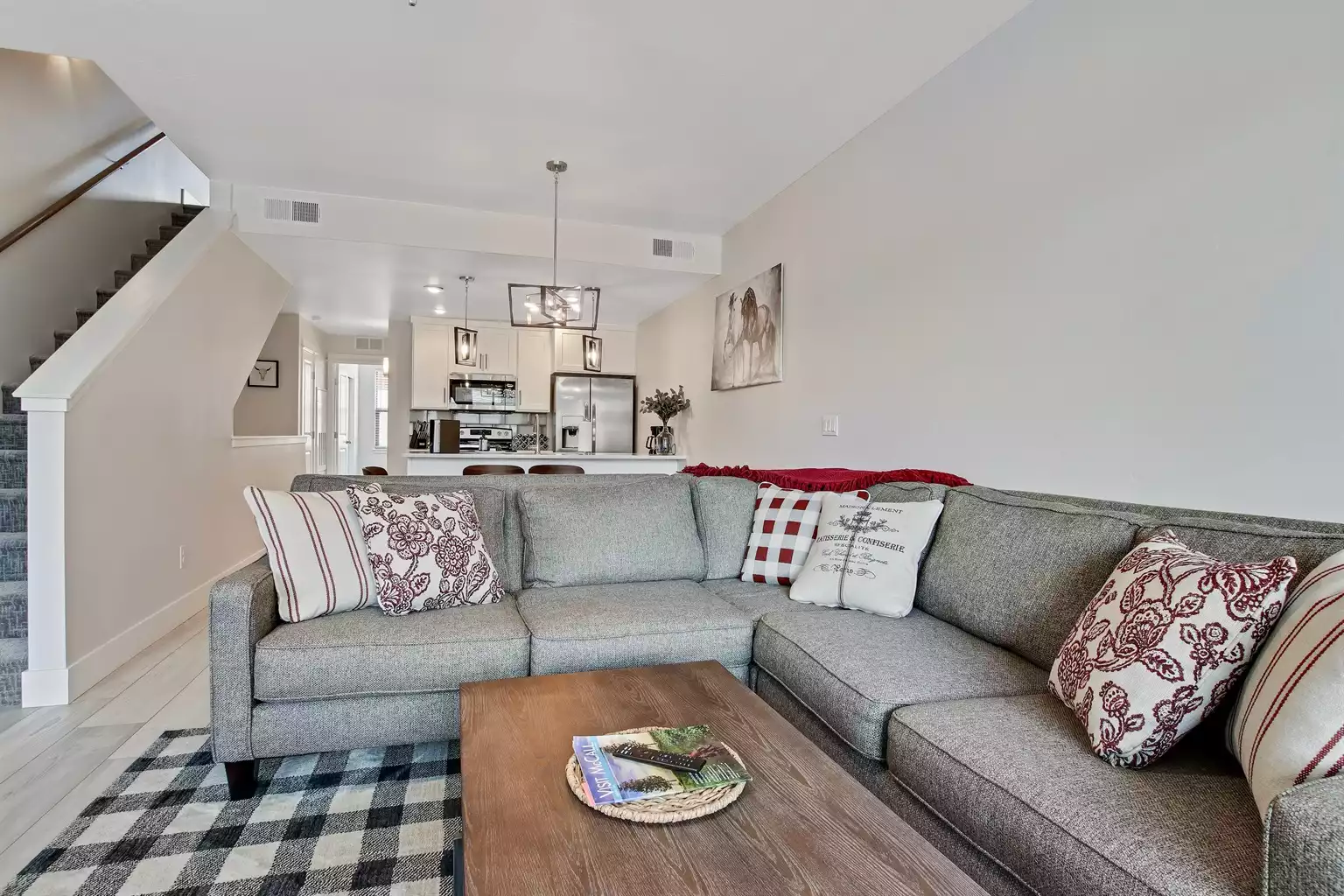 alluring-farmhouse-styled-town-home-close-to-payette-lake/