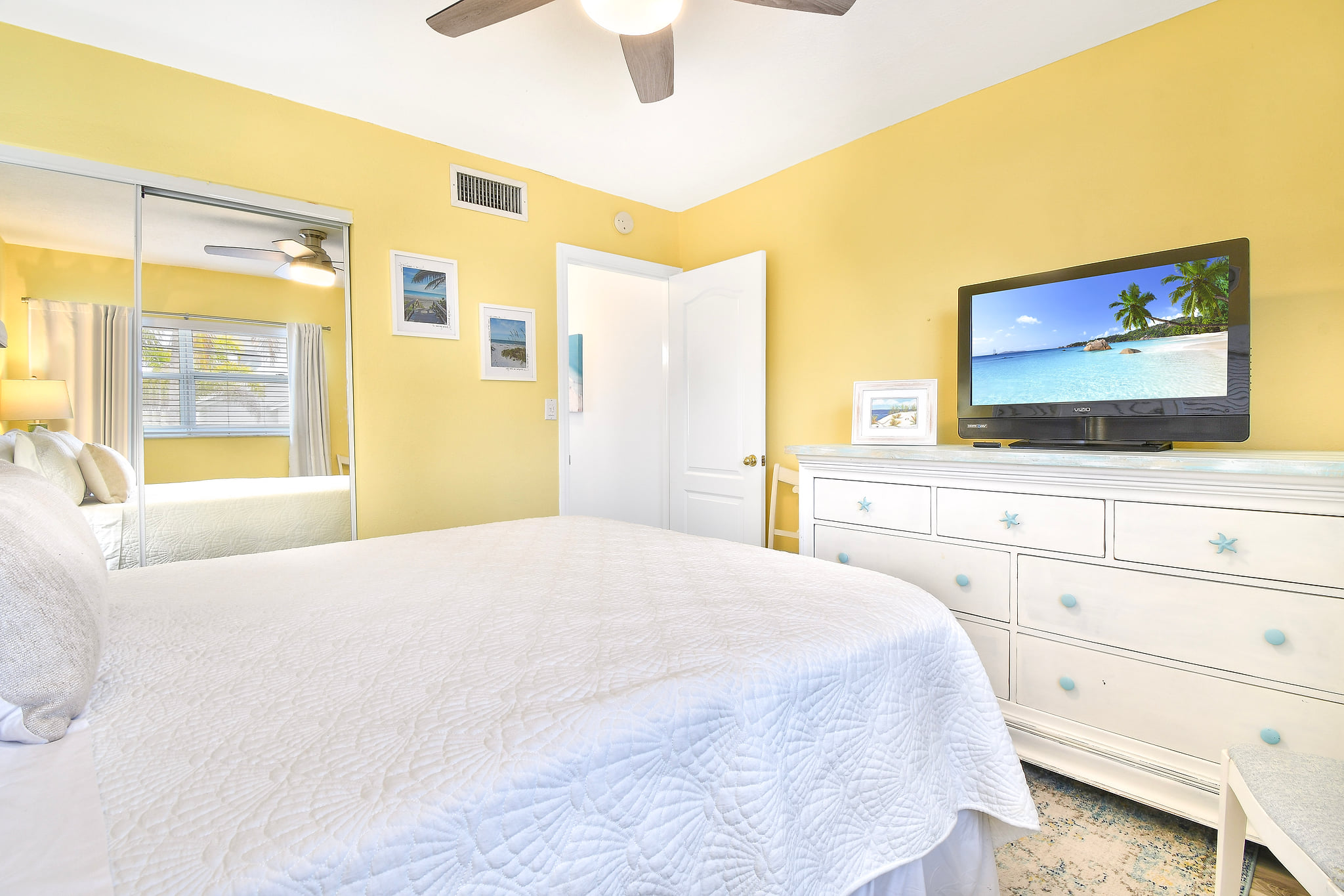 Funshine Sunset Beach - Steps from the beach!!