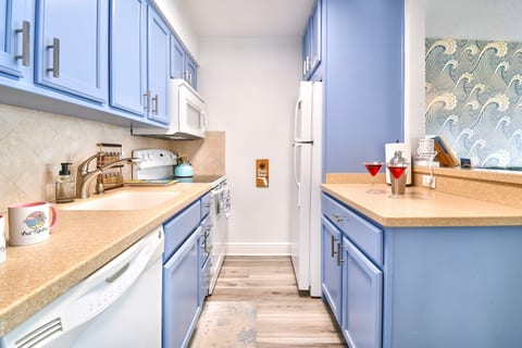 Funshine Sunset Beach - Steps from the beach!!