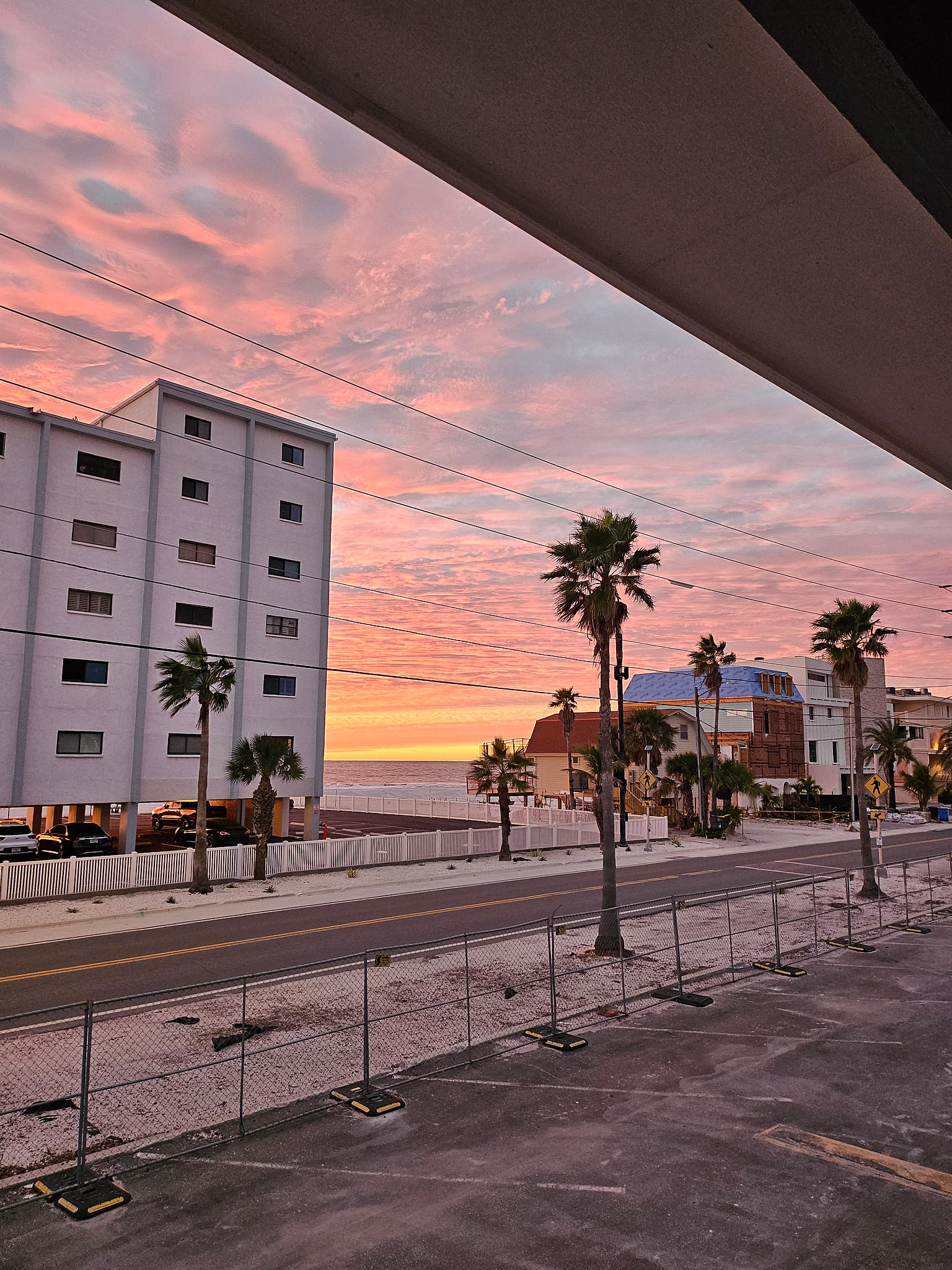Funshine Sunset Beach - Steps from the beach!!