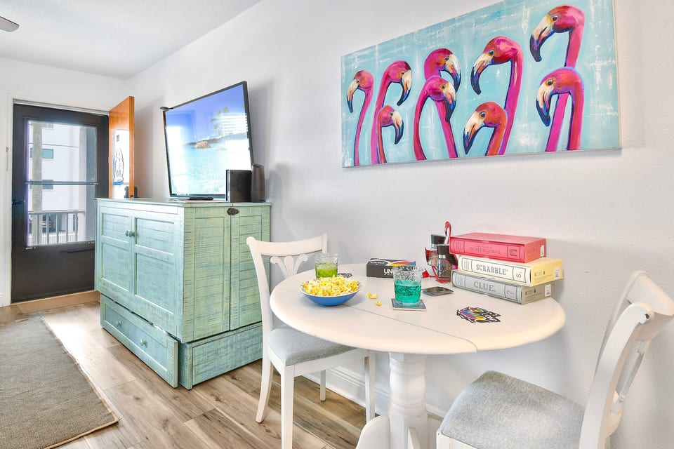 Funshine Sunset Beach - Steps from the beach!! - Treasure Island