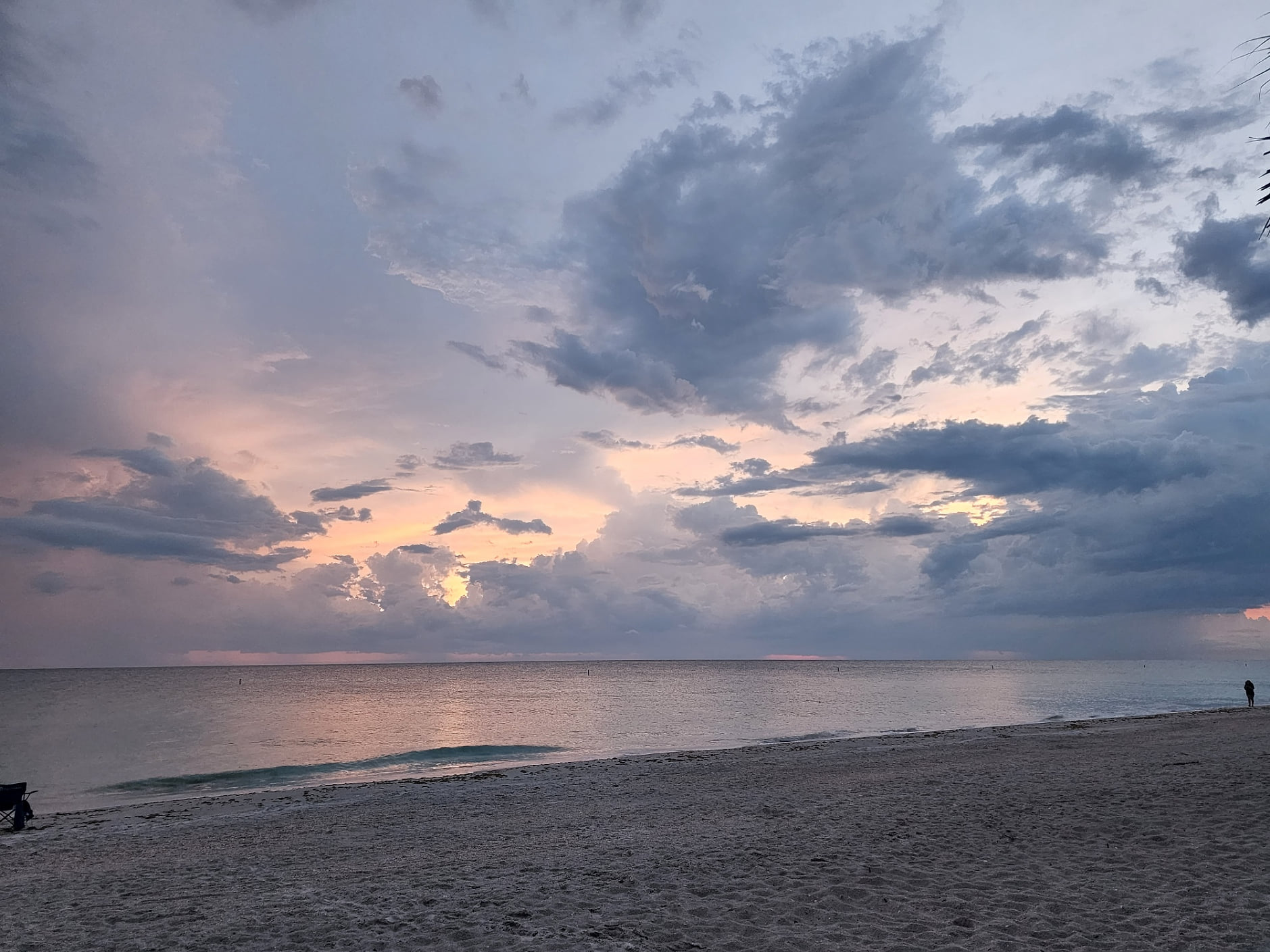 Funshine Sunset Beach - Steps from the beach!!